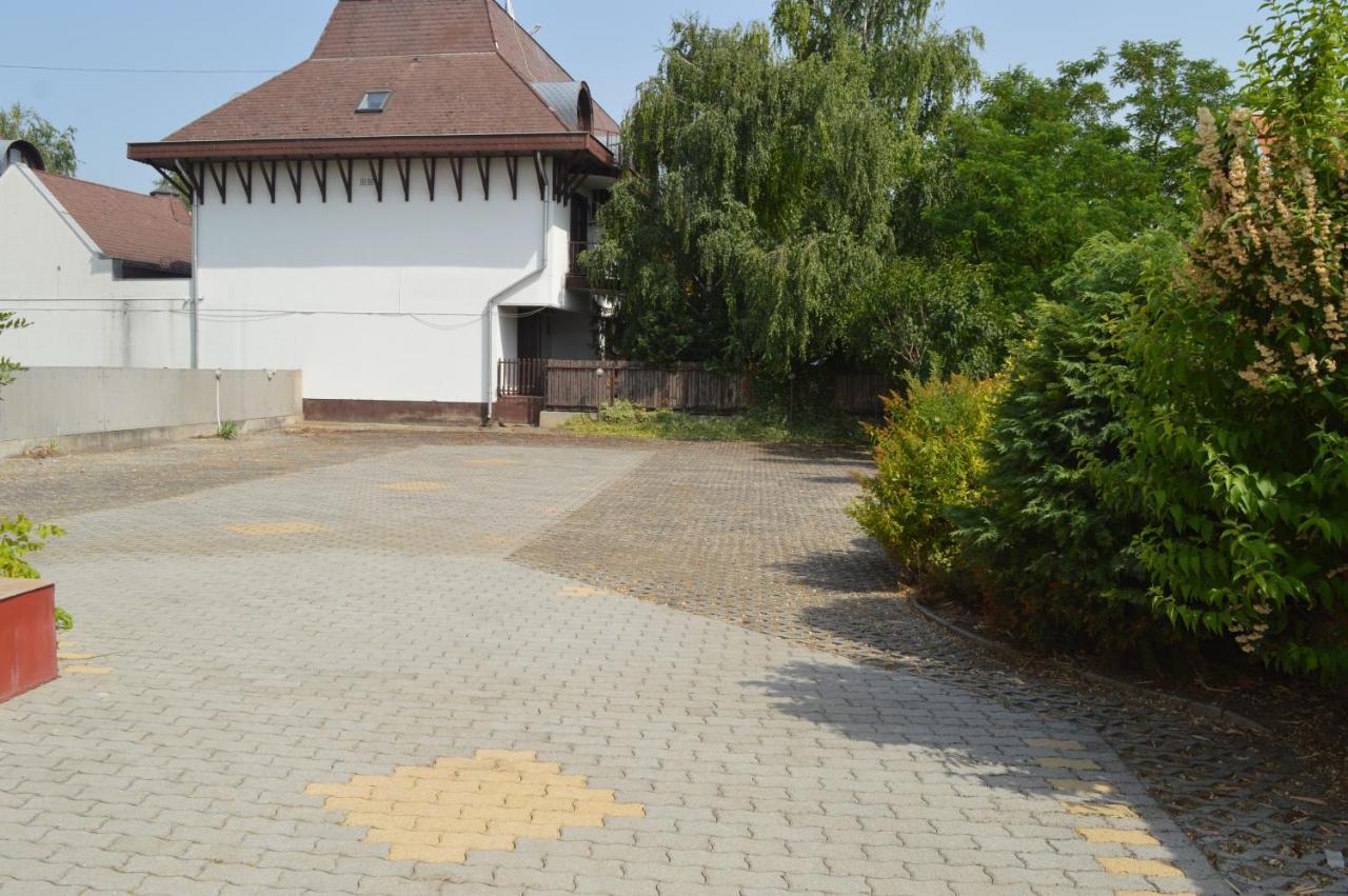 Aqua Oazis Apartman Hajdúszoboszló Exteriör bild